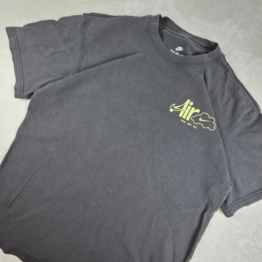 Nike The Nike Tee Loose Fit gray Medium Mens Graphic Logo Crew Neck T-Shirt